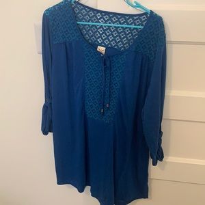 Blue top rolled up sleeve on the side